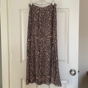 Aritzia Wilfred animal print skirt size 2